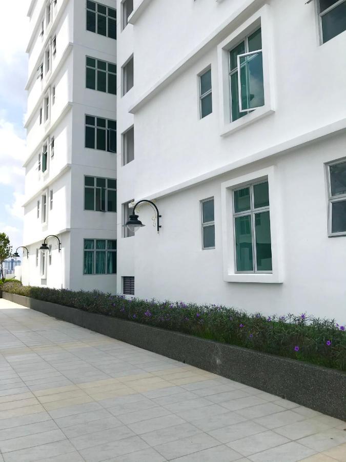 Homestay Sks Apartment Larkin ג'והור בהרו מראה חיצוני תמונה